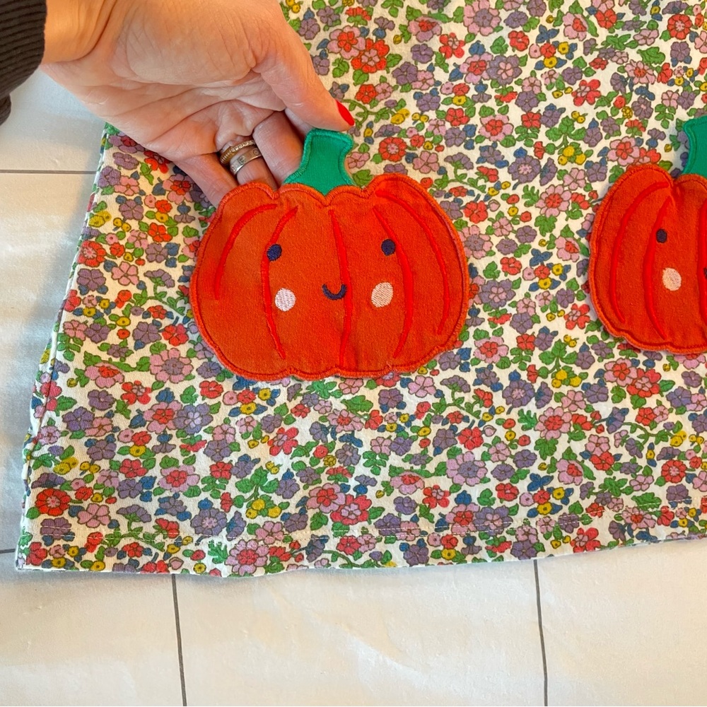 Mini Boden Halloween Pumpkin Pocket Floral Dress - Picture 4 of 9